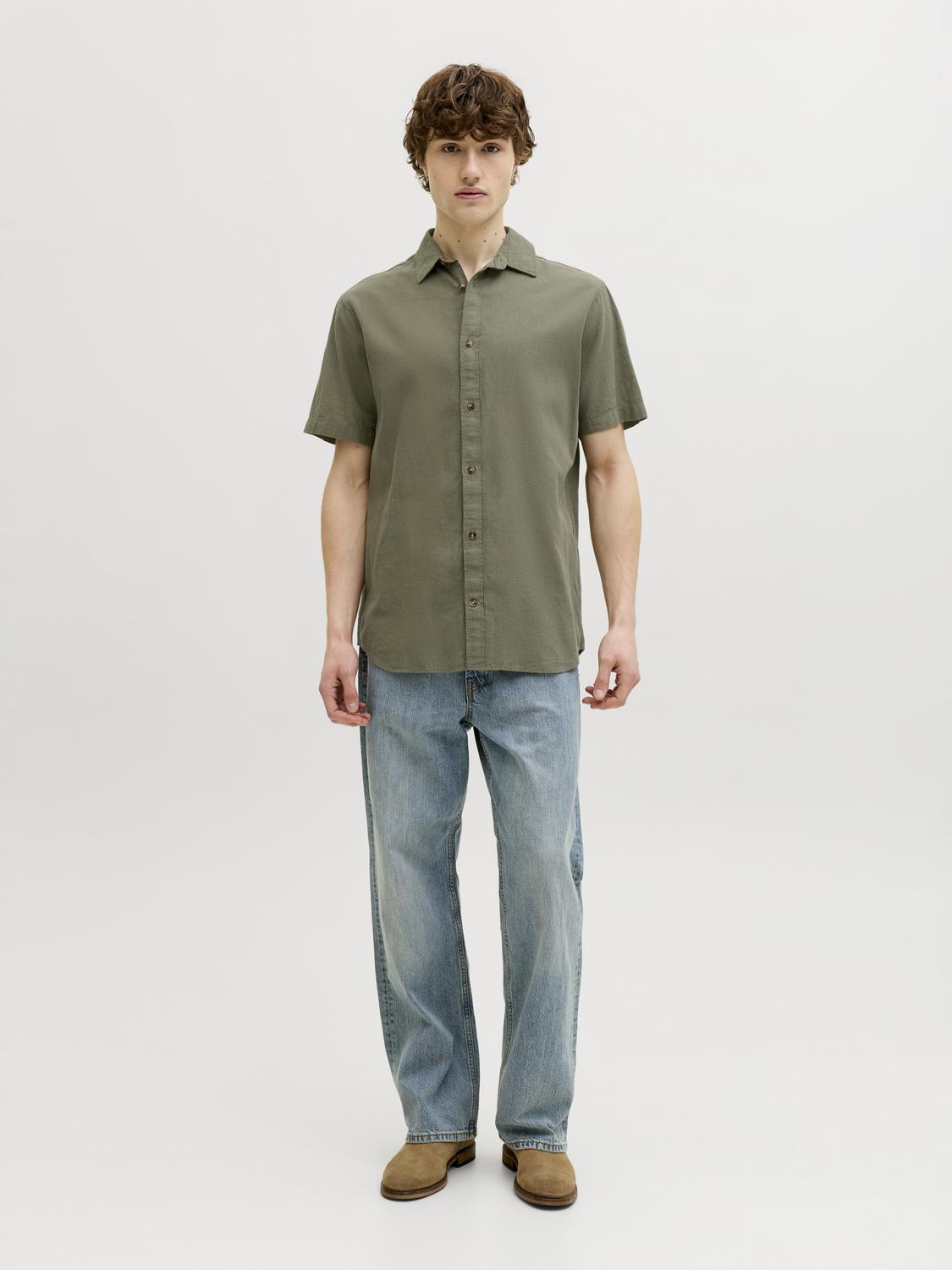 model_shot-front_full